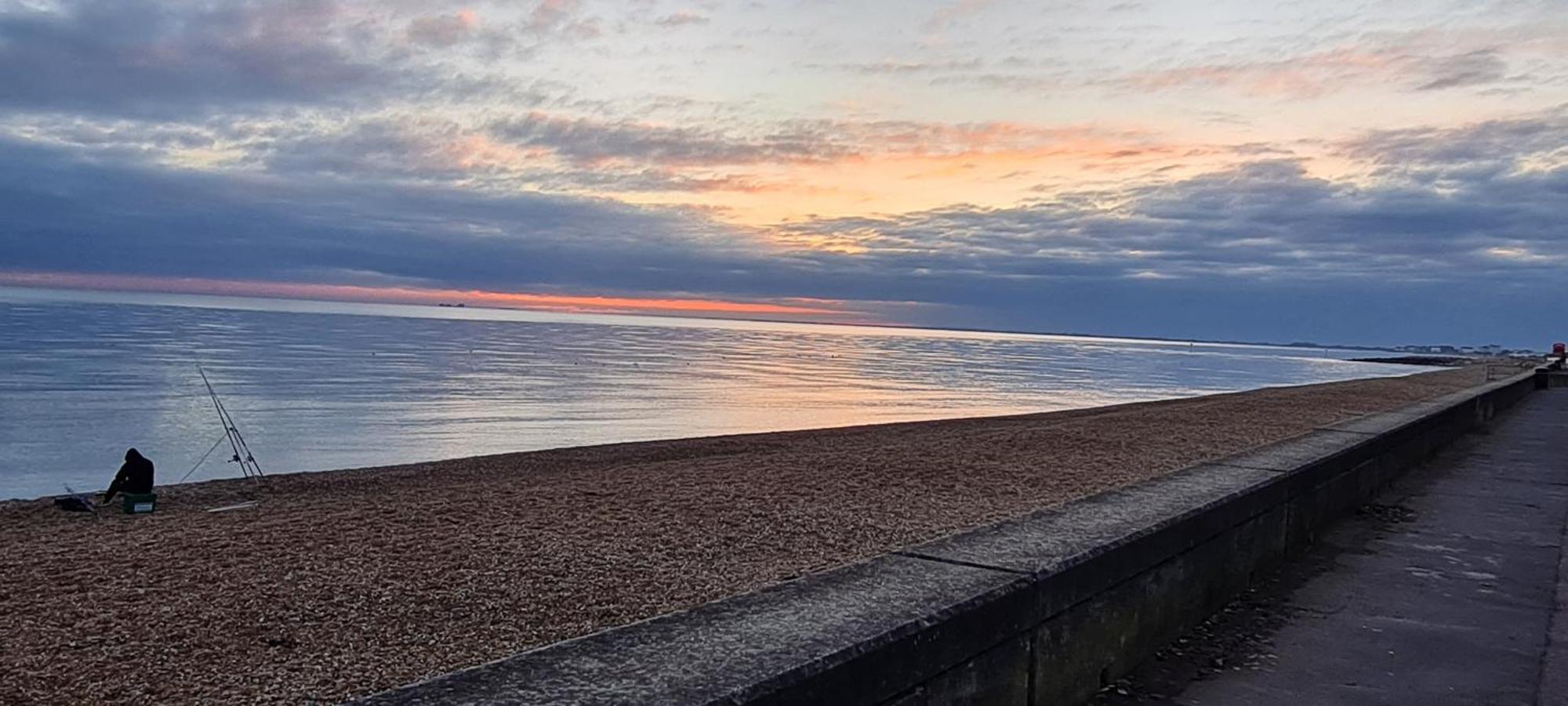 Beach View, 4 Bedroom House Opposite The Sea! Sleeps 10 Sandgate Exterior photo