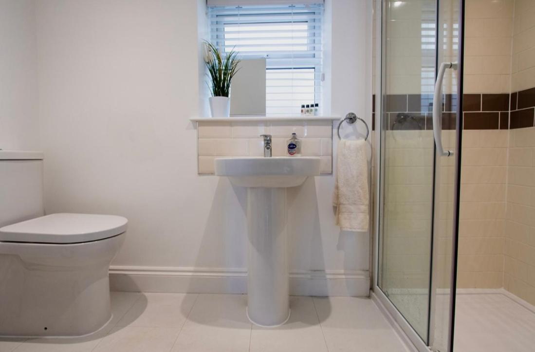 Beach View, 4 Bedroom House Opposite The Sea! Sleeps 10 Sandgate Exterior photo