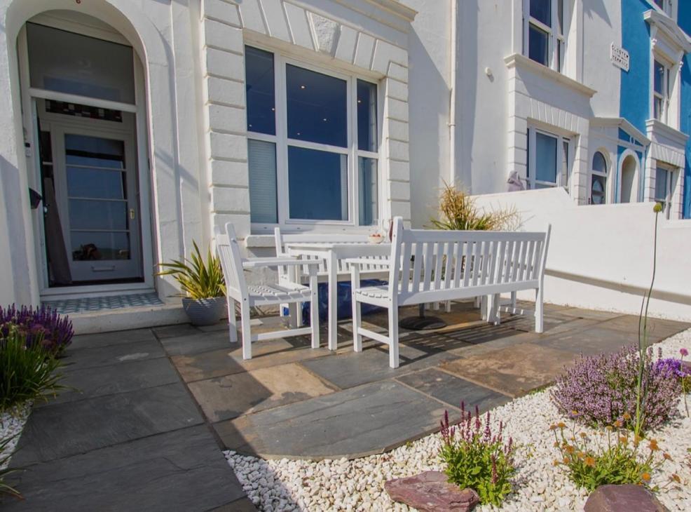 Beach View, 4 Bedroom House Opposite The Sea! Sleeps 10 Sandgate Exterior photo