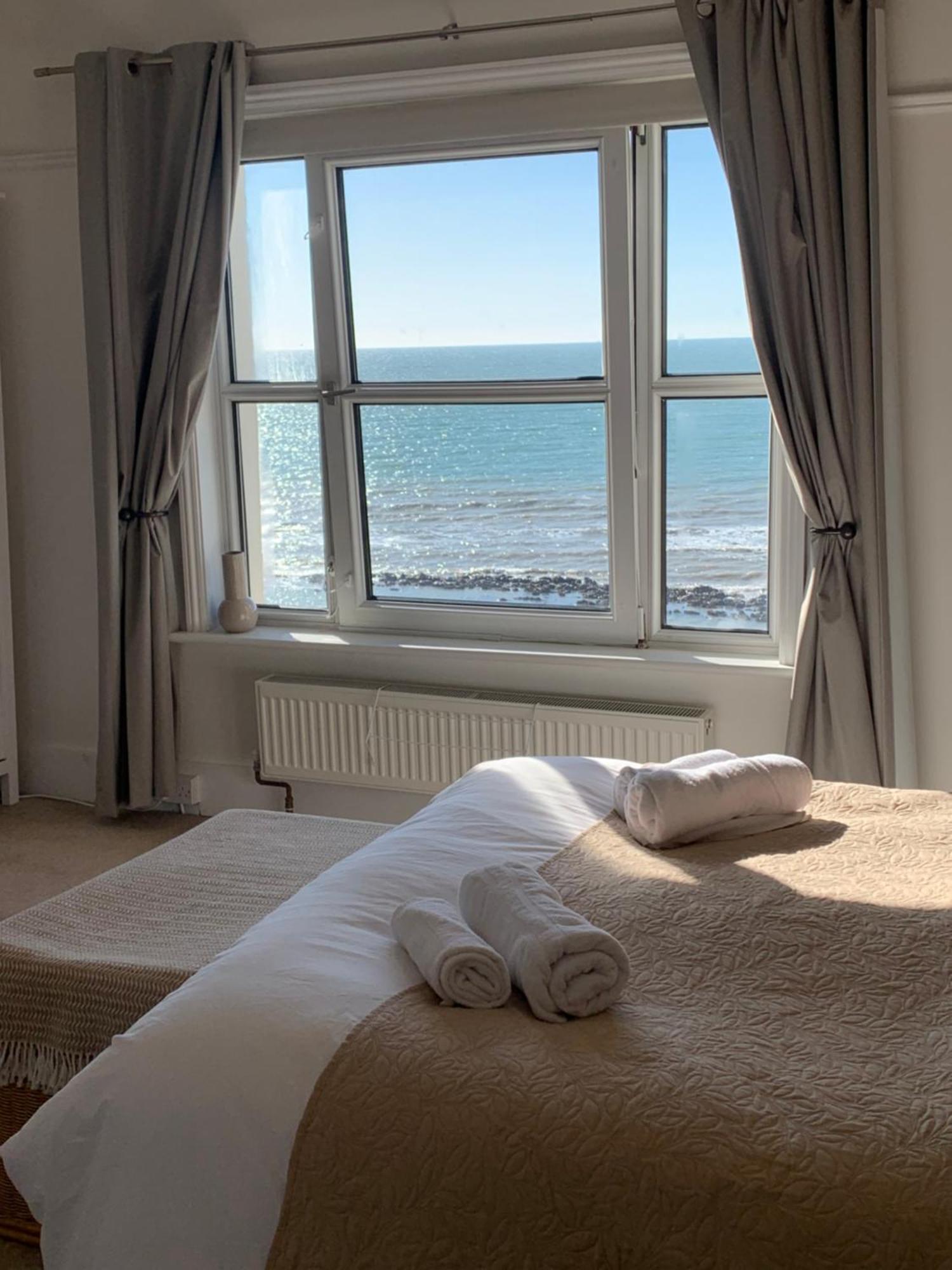 Beach View, 4 Bedroom House Opposite The Sea! Sleeps 10 Sandgate Exterior photo
